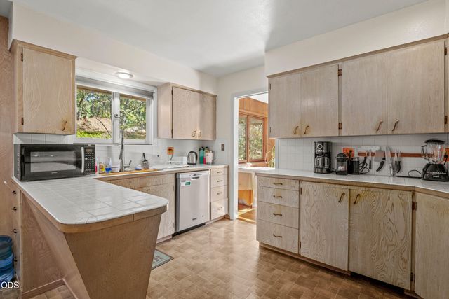 341 SE Hilltop Drive, Grants Pass, OR 97527