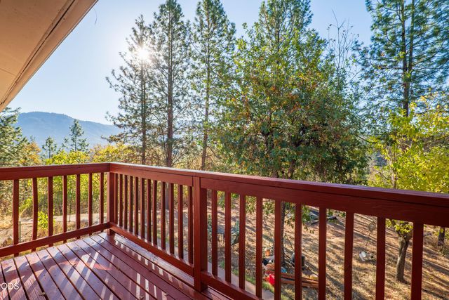 341 SE Hilltop Drive, Grants Pass, OR 97527