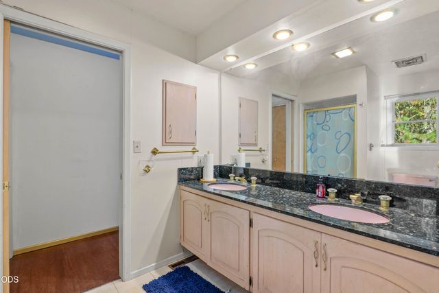 341 SE Hilltop Drive, Grants Pass, OR 97527