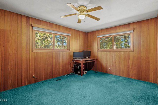 341 SE Hilltop Drive, Grants Pass, OR 97527