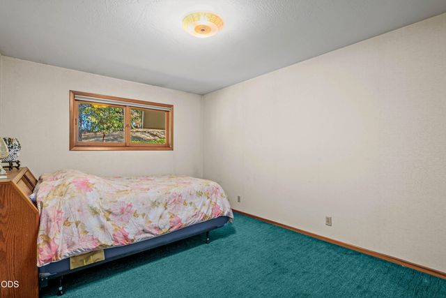 341 SE Hilltop Drive, Grants Pass, OR 97527
