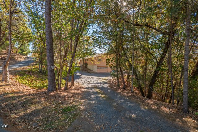 341 SE Hilltop Drive, Grants Pass, OR 97527