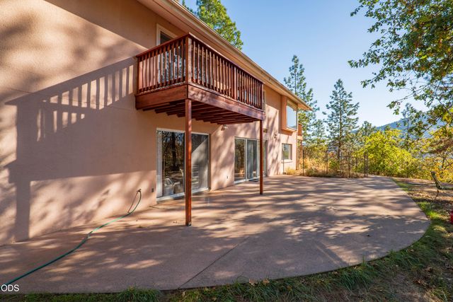 341 SE Hilltop Drive, Grants Pass, OR 97527