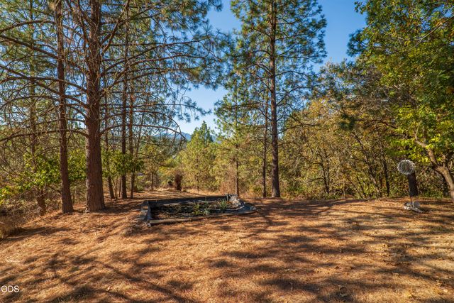 341 SE Hilltop Drive, Grants Pass, OR 97527