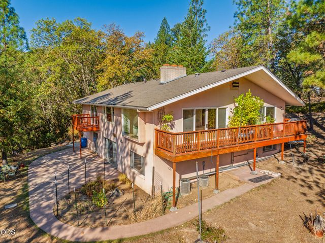 341 SE Hilltop Drive, Grants Pass, OR 97527