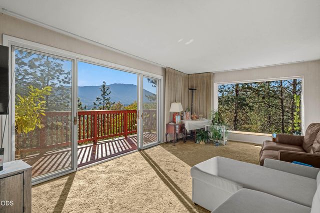 341 SE Hilltop Drive, Grants Pass, OR 97527