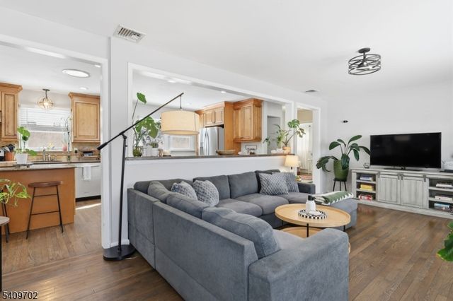 8 Cherry Ln, Randolph Twp., NJ 07869