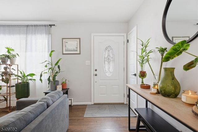 8 Cherry Ln, Randolph Twp., NJ 07869