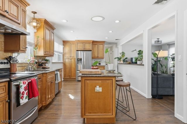 8 Cherry Ln, Randolph Twp., NJ 07869