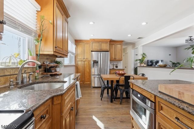 8 Cherry Ln, Randolph Twp., NJ 07869