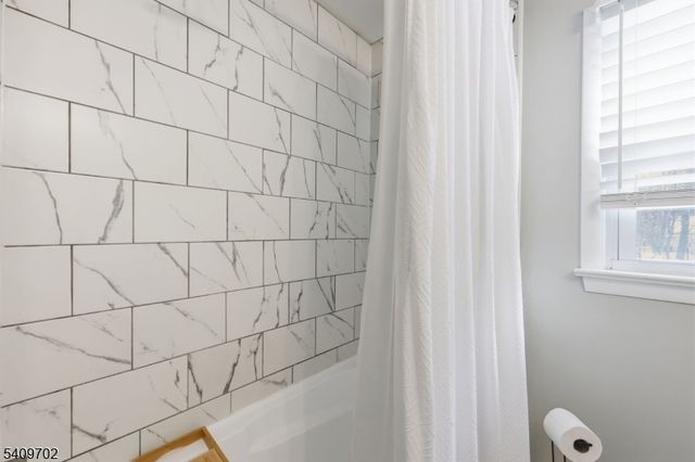 8 Cherry Ln, Randolph Twp., NJ 07869