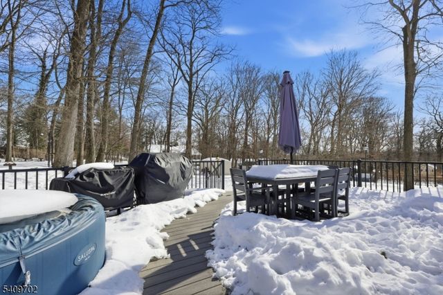 8 Cherry Ln, Randolph Twp., NJ 07869