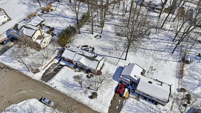 8 Cherry Ln, Randolph Twp., NJ 07869