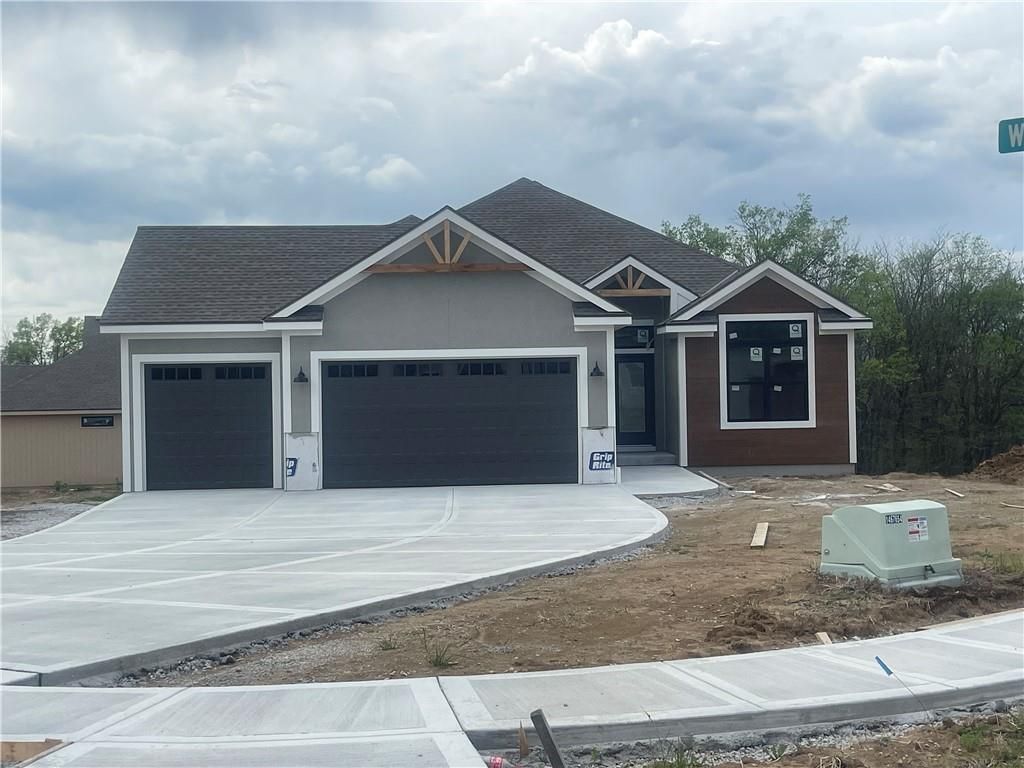 500 Blackhawke Drive, Smithville, MO 64089