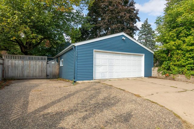 3331 Parkview Boulevard, Robbinsdale, MN 55422