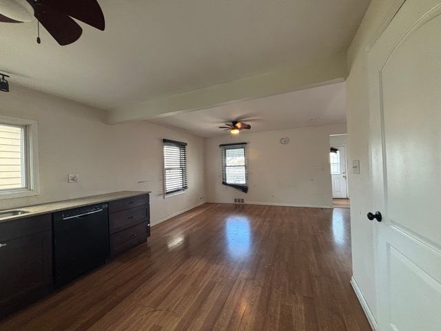 9326 Greenwood Avenue, Des Plaines, IL 60016