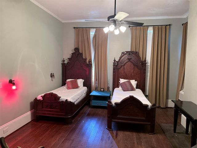 1515 Postoffice Street, Galveston, TX 77550