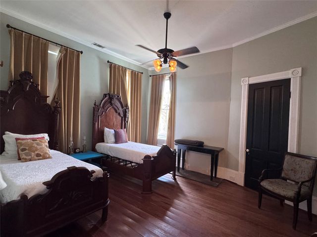 1515 Postoffice Street, Galveston, TX 77550