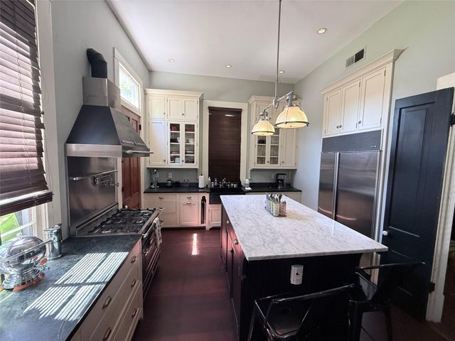 1515 Postoffice Street, Galveston, TX 77550