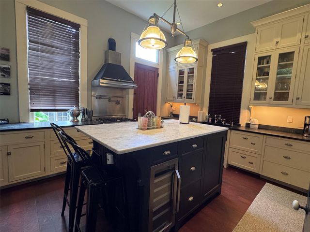 1515 Postoffice Street, Galveston, TX 77550