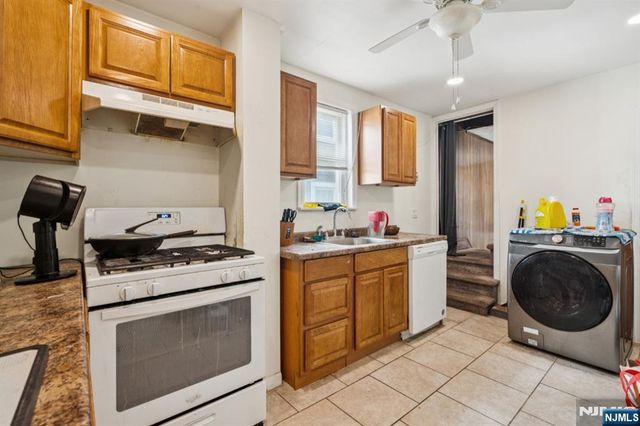 96-98 Beaumont Place, Newark, NJ 07104