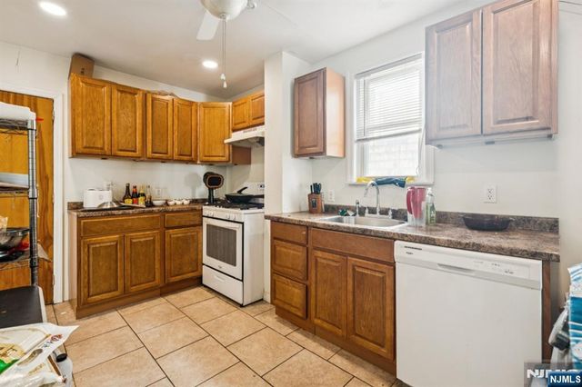 96-98 Beaumont Place, Newark, NJ 07104