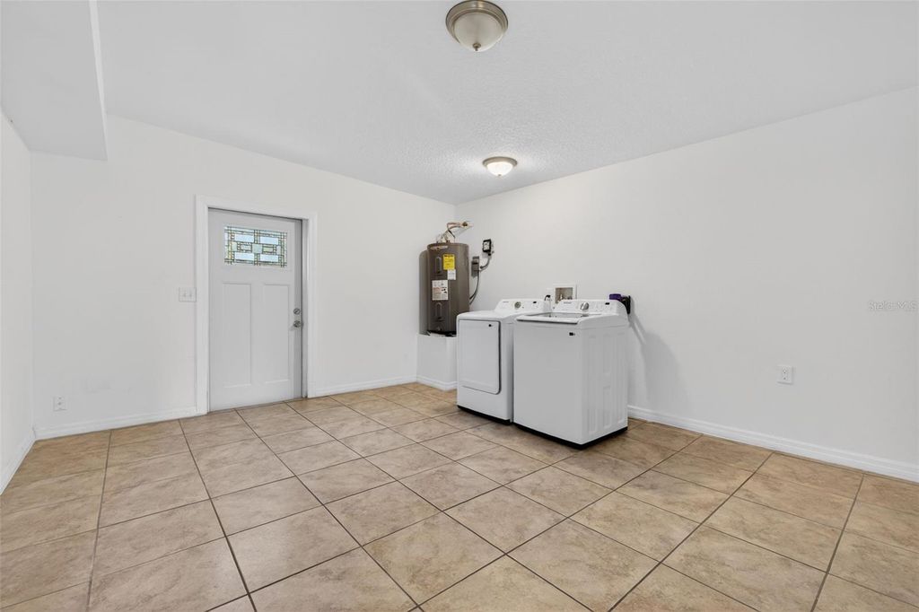 Image 13 of property listing at 105 W COLUMBUS DRIVE, Tampa, FL 33602