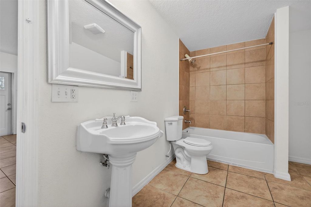 Image 14 of property listing at 105 W COLUMBUS DRIVE, Tampa, FL 33602