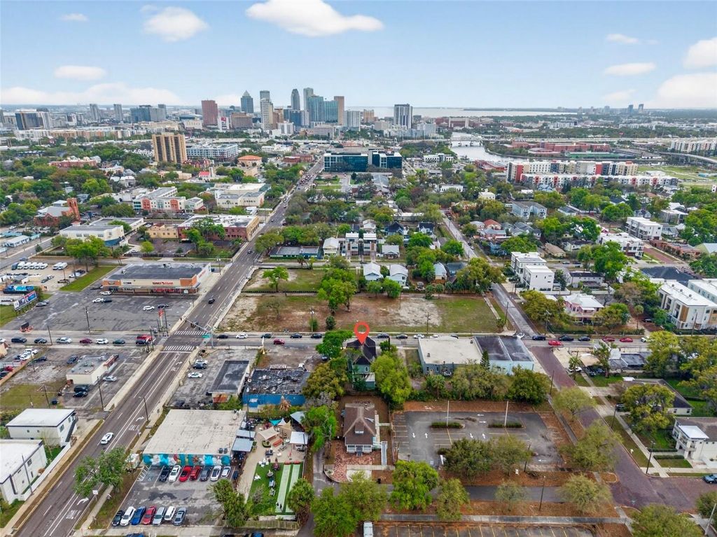 Image 3 of property listing at 105 W COLUMBUS DRIVE, Tampa, FL 33602
