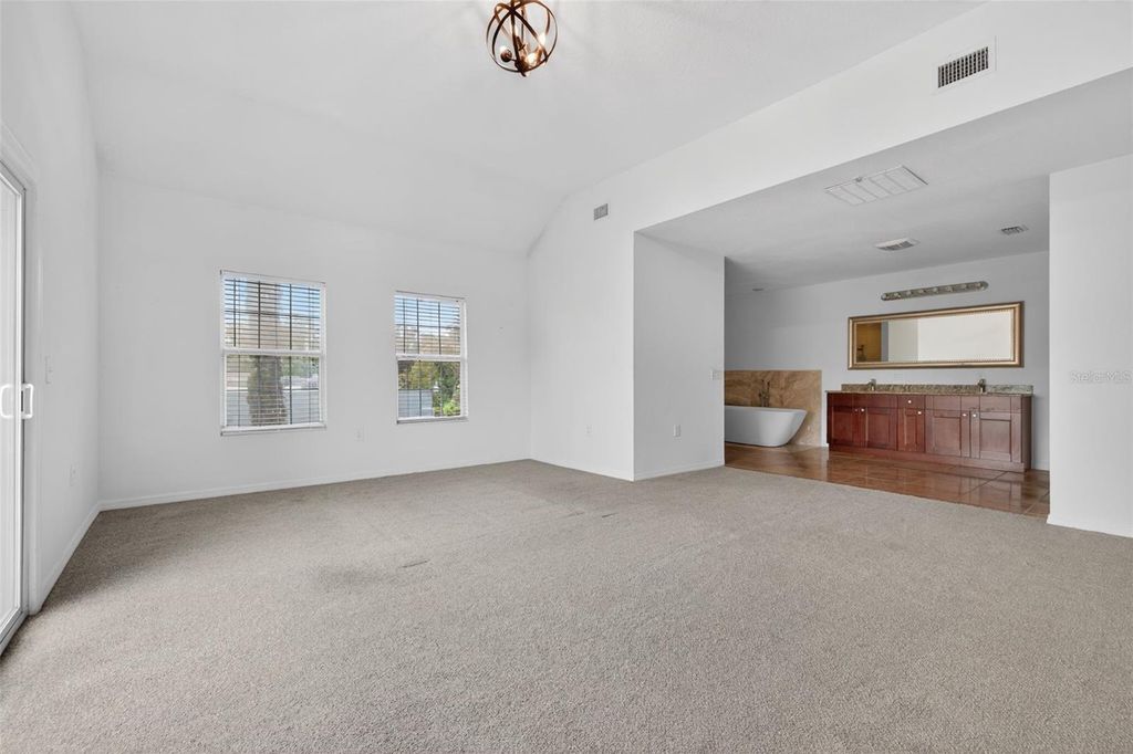 Image 22 of property listing at 105 W COLUMBUS DRIVE, Tampa, FL 33602