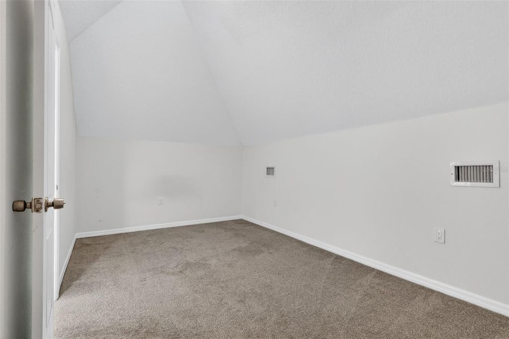 Image 28 of property listing at 105 W COLUMBUS DRIVE, Tampa, FL 33602