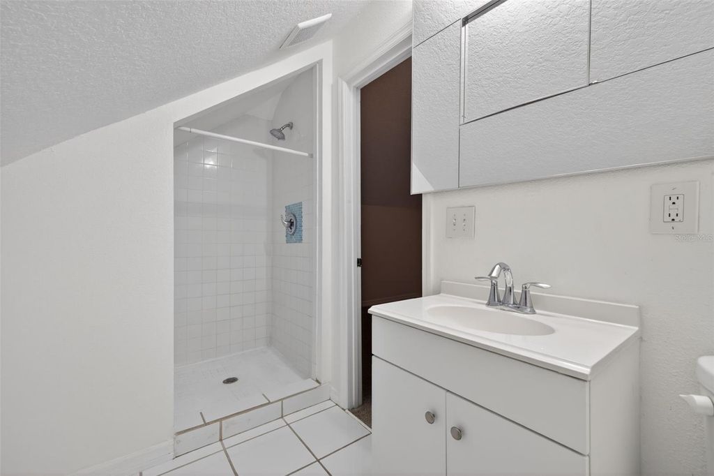 Image 29 of property listing at 105 W COLUMBUS DRIVE, Tampa, FL 33602