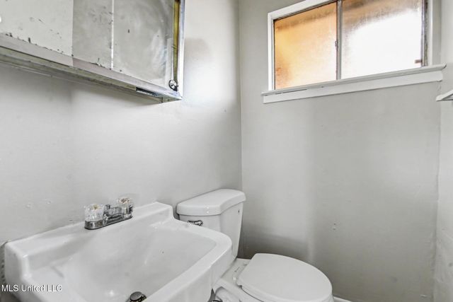 13101 Dedeaux Road, Gulfport, MS 39503