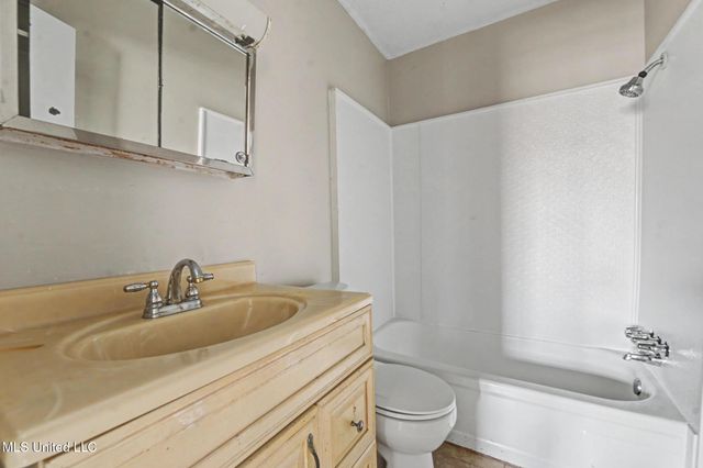 13101 Dedeaux Road, Gulfport, MS 39503