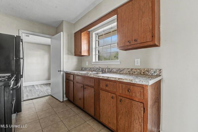 13101 Dedeaux Road, Gulfport, MS 39503