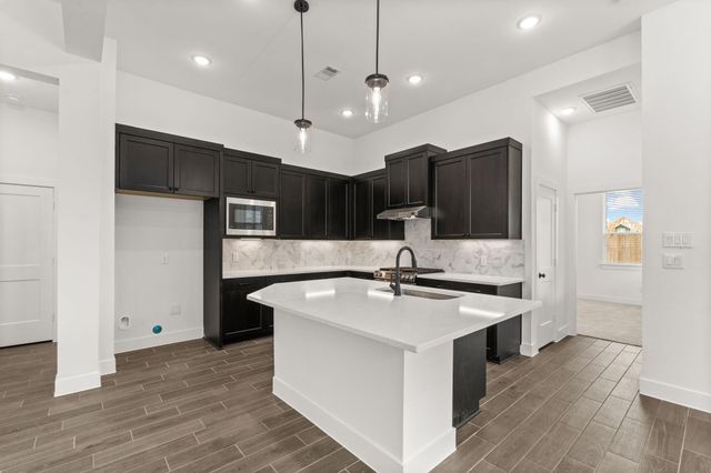 4707 Harrington Gate Drive, Texas City, TX 77590