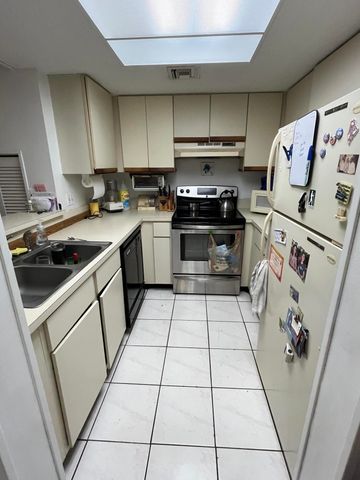 2101 Champions Way, North Lauderdale, FL 33068