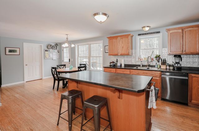 16 Molly Way, Epping, NH 03842