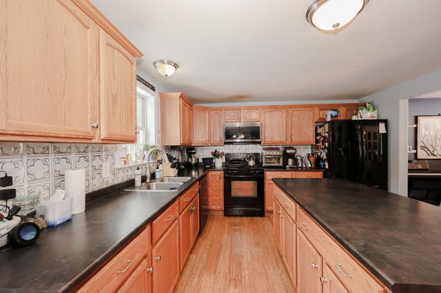 16 Molly Way, Epping, NH 03842