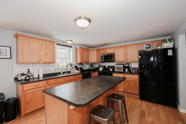 16 Molly Way, Epping, NH 03842