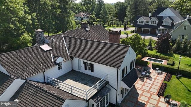 896 E TOWNSHIP LINE RD, Blue Bell, PA 19422