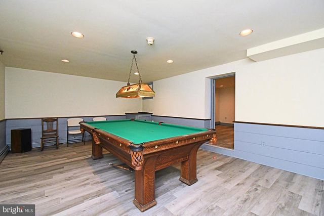 896 E TOWNSHIP LINE RD, Blue Bell, PA 19422