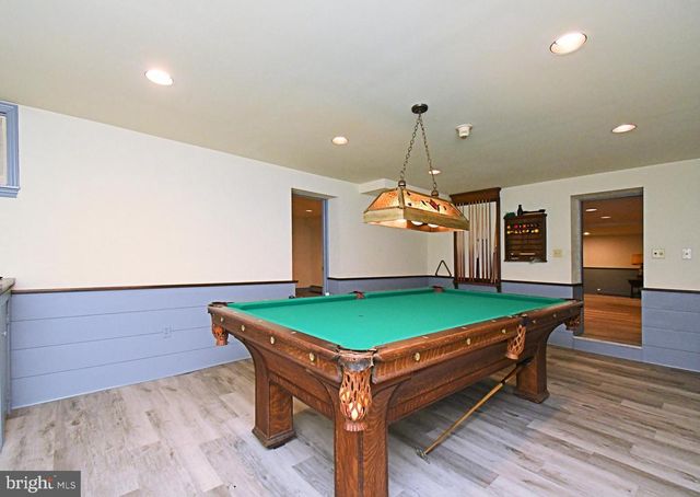 896 E TOWNSHIP LINE RD, Blue Bell, PA 19422