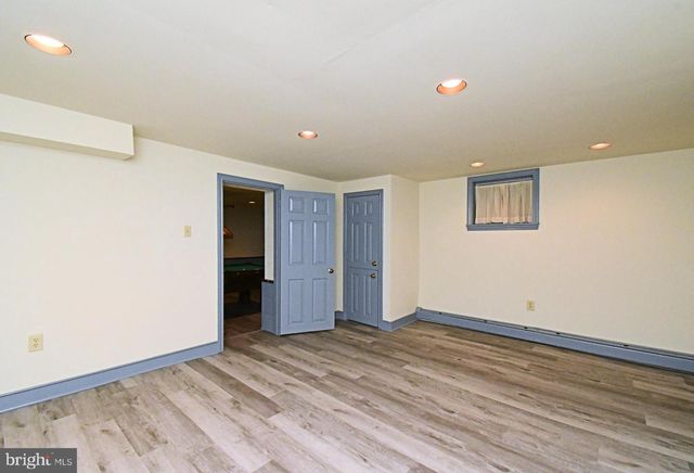 896 E TOWNSHIP LINE RD, Blue Bell, PA 19422