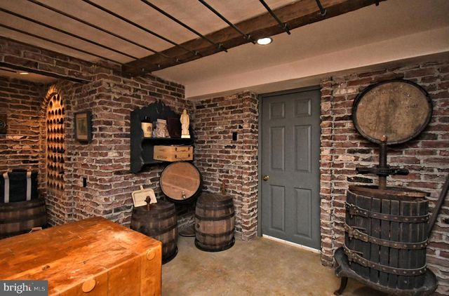 896 E TOWNSHIP LINE RD, Blue Bell, PA 19422