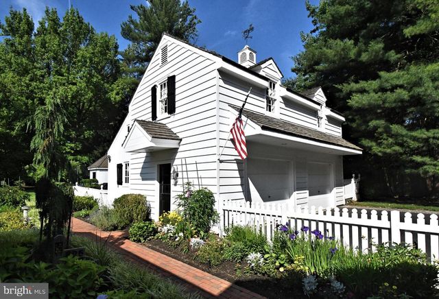 896 E TOWNSHIP LINE RD, Blue Bell, PA 19422