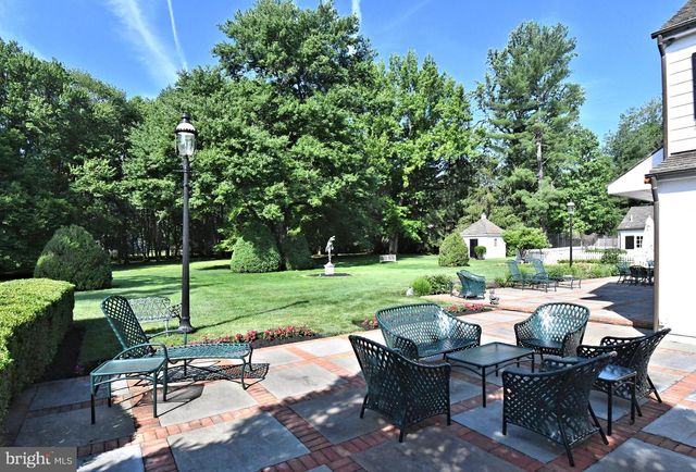 896 E TOWNSHIP LINE RD, Blue Bell, PA 19422