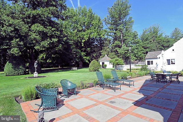 896 E TOWNSHIP LINE RD, Blue Bell, PA 19422