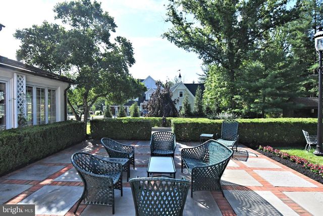 896 E TOWNSHIP LINE RD, Blue Bell, PA 19422