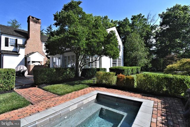 896 E TOWNSHIP LINE RD, Blue Bell, PA 19422
